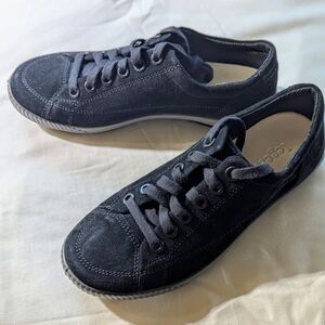 Black Low-Top Sneakers with Textured Fabric and Lace-Up Design. Size 7 US